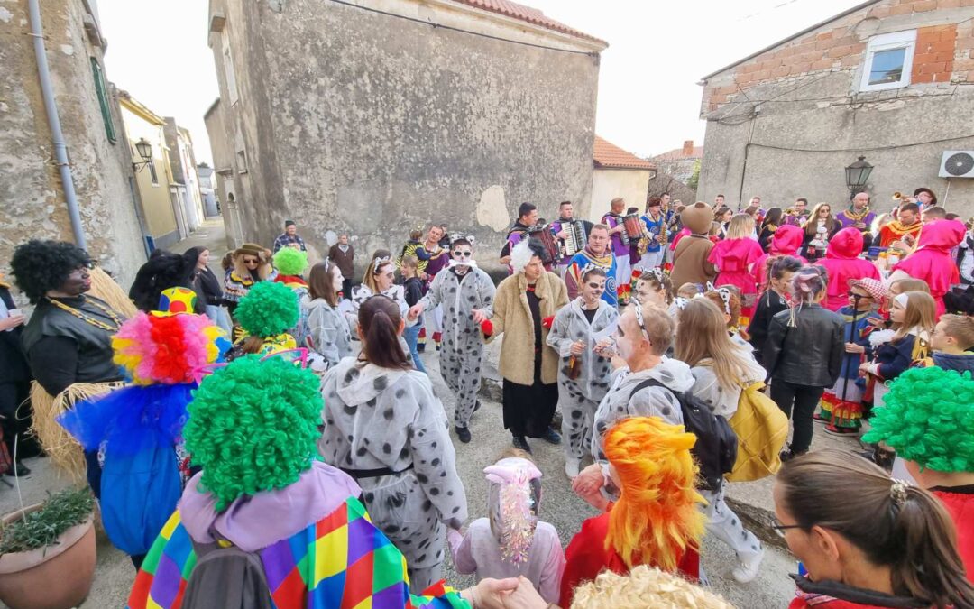 155. put „po običaju i navadi staroj“ maškare va Selcu